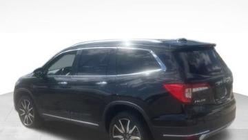 2019 Honda Pilot Touring w/Rear Captain's Chairs