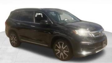 2019 Honda Pilot Touring w/Rear Captain's Chairs