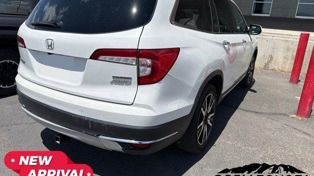 2021 Honda Pilot Touring w/Rear Captain's Chairs