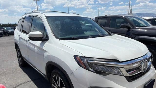 2021 Honda Pilot Touring w/Rear Captain's Chairs