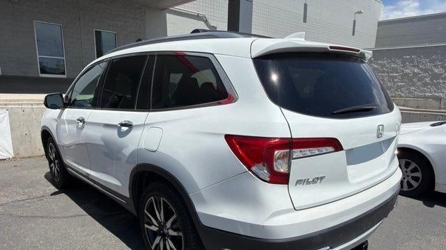 2021 Honda Pilot Touring w/Rear Captain's Chairs
