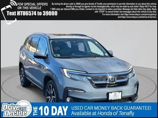 2022 Honda Pilot with Sonic Gray Pearl Exterior
