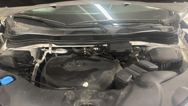 2022 Honda Pilot Touring w/Rear Captain's Chairs