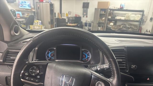 2022 Honda Pilot Touring w/Rear Captain's Chairs