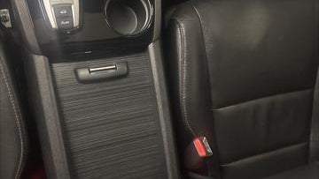 2022 Honda Pilot Touring w/Rear Captain's Chairs