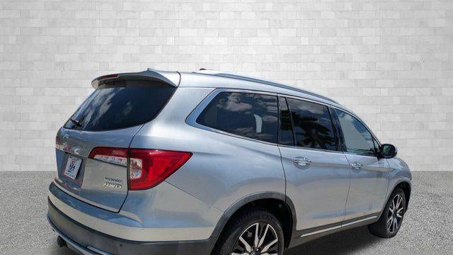 2019 Honda Pilot Touring w/Rear Captain's Chairs