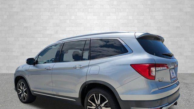 2019 Honda Pilot Touring w/Rear Captain's Chairs