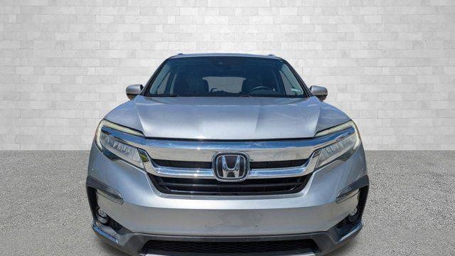 2019 Honda Pilot Touring w/Rear Captain's Chairs