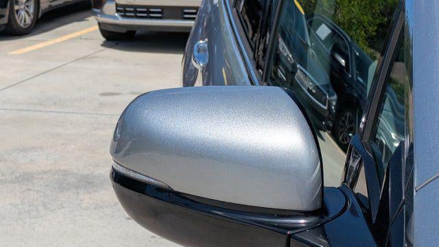 2019 Honda Pilot Touring w/Rear Captain's Chairs