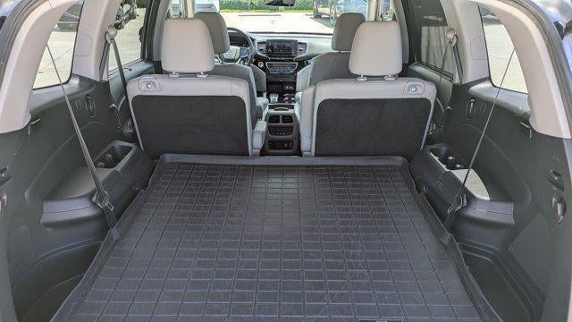 2019 Honda Pilot Touring w/Rear Captain's Chairs
