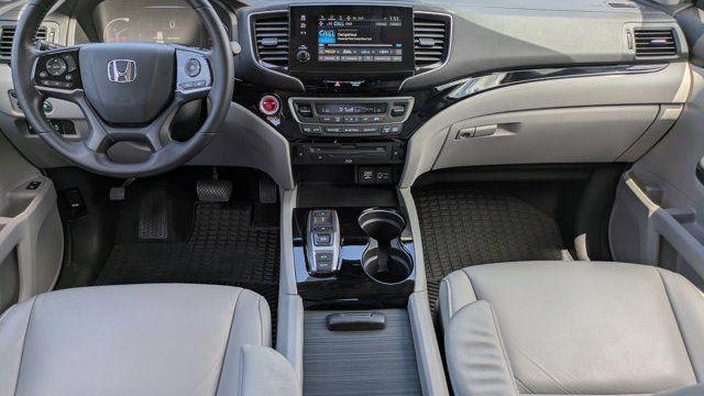 2019 Honda Pilot Touring w/Rear Captain's Chairs