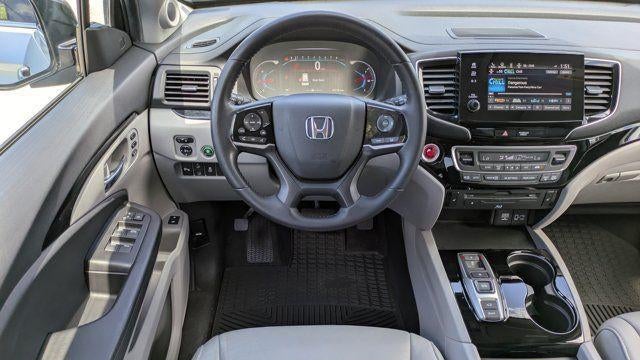 2019 Honda Pilot Touring w/Rear Captain's Chairs