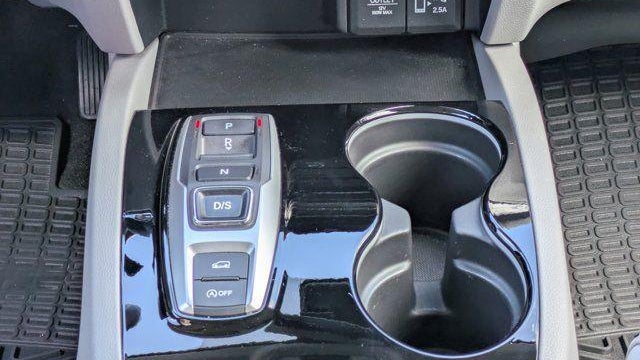 2019 Honda Pilot Touring w/Rear Captain's Chairs