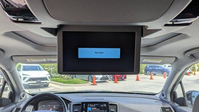 2019 Honda Pilot Touring w/Rear Captain's Chairs