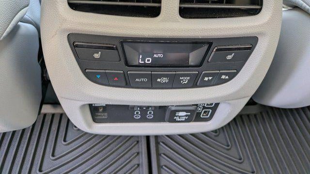 2019 Honda Pilot Touring w/Rear Captain's Chairs
