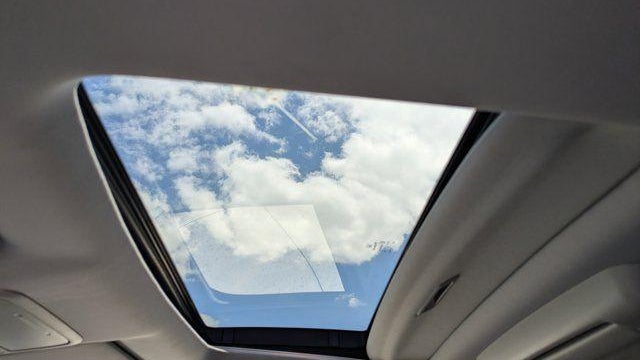 2019 Honda Pilot Touring w/Rear Captain's Chairs