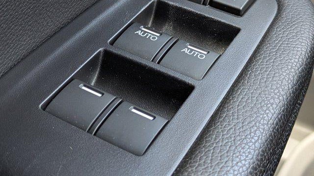 2019 Honda Pilot Touring w/Rear Captain's Chairs