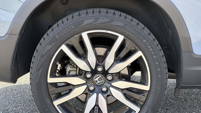 2022 Honda Pilot Touring w/Rear Captain's Chairs