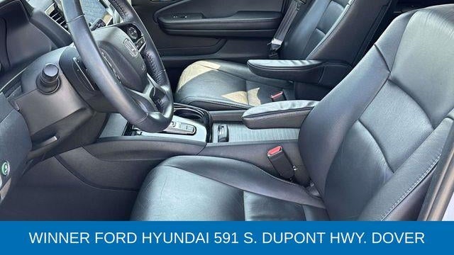 2022 Honda Pilot Touring w/Rear Captain's Chairs