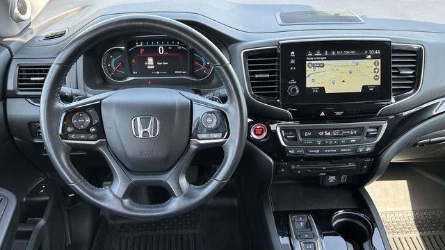 2022 Honda Pilot Touring w/Rear Captain's Chairs
