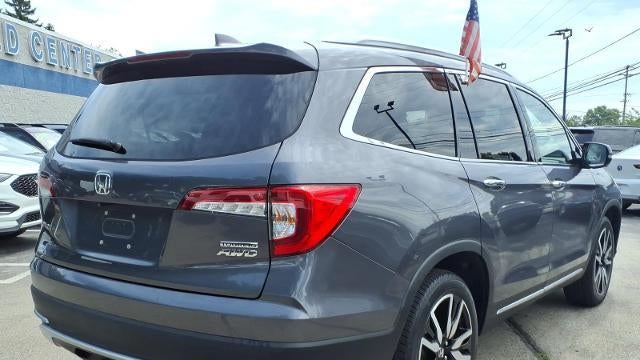 2019 Honda Pilot Touring w/Rear Captain's Chairs