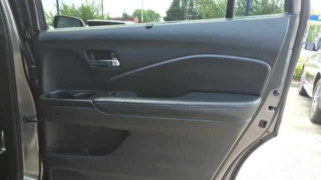 2019 Honda Pilot Touring w/Rear Captain's Chairs