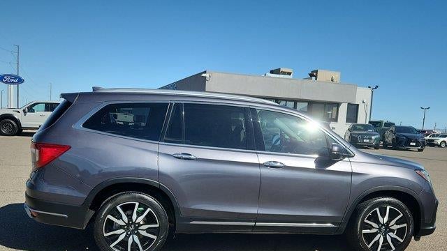 2020 Honda Pilot Touring w/Rear Captain's Chairs