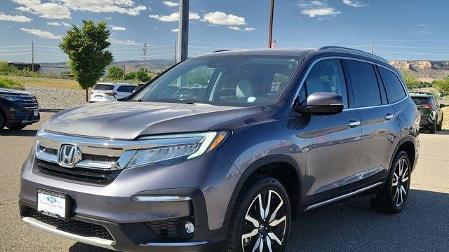 2020 Honda Pilot Touring w/Rear Captain's Chairs