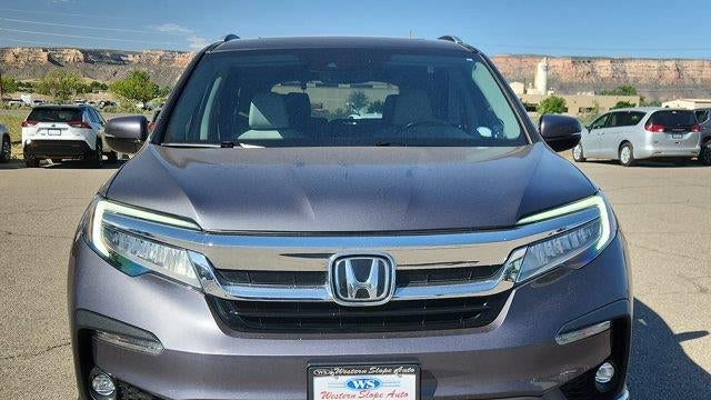 2020 Honda Pilot Touring w/Rear Captain's Chairs