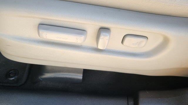 2020 Honda Pilot Touring w/Rear Captain's Chairs
