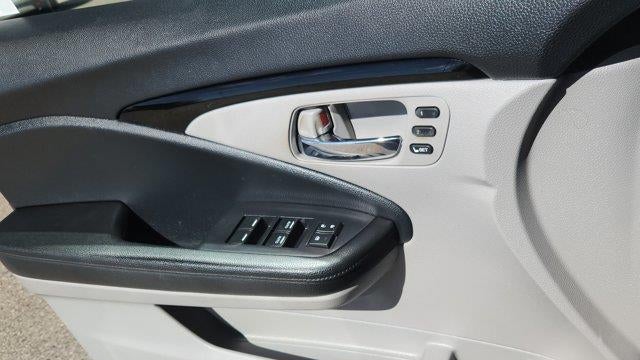 2020 Honda Pilot Touring w/Rear Captain's Chairs