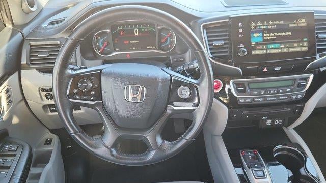 2020 Honda Pilot Touring w/Rear Captain's Chairs