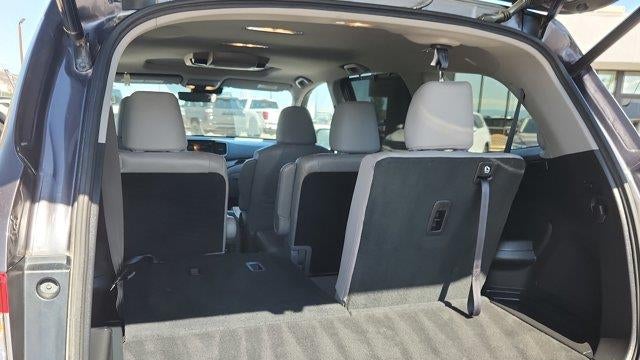 2020 Honda Pilot Touring w/Rear Captain's Chairs
