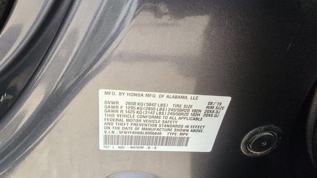 2020 Honda Pilot Touring w/Rear Captain's Chairs