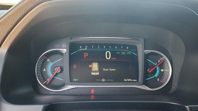 2020 Honda Pilot Touring w/Rear Captain's Chairs