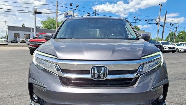 2021 Honda Pilot Touring w/Rear Captain's Chairs