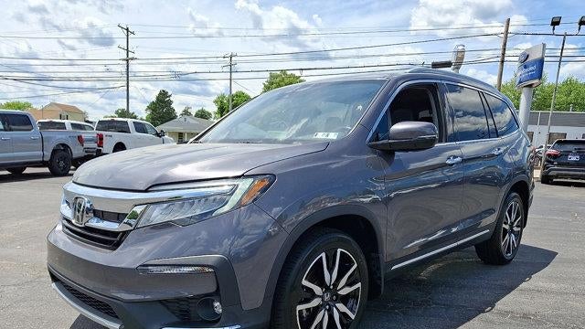 2021 Honda Pilot Touring w/Rear Captain's Chairs