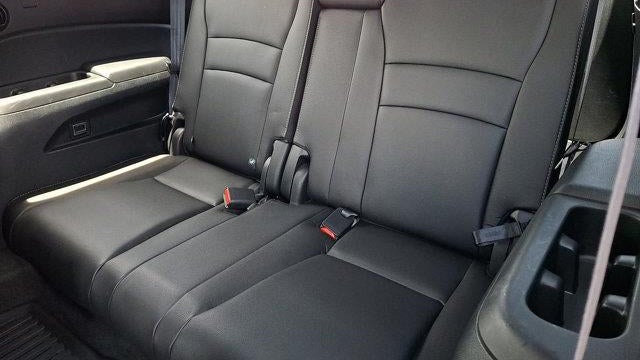 2021 Honda Pilot Touring w/Rear Captain's Chairs