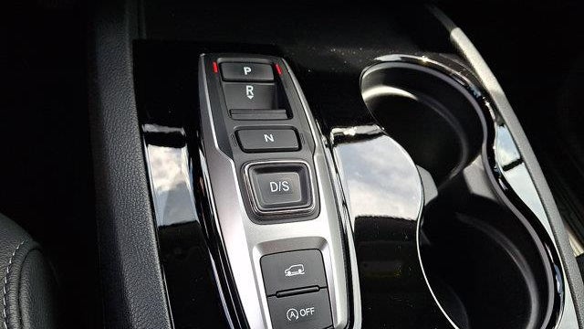 2021 Honda Pilot Touring w/Rear Captain's Chairs