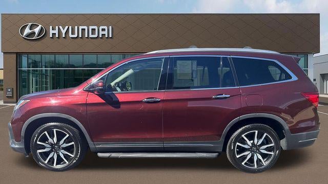 2019 Honda Pilot Touring w/Rear Captain's Chairs