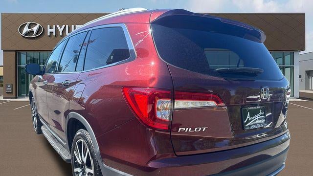 2019 Honda Pilot Touring w/Rear Captain's Chairs