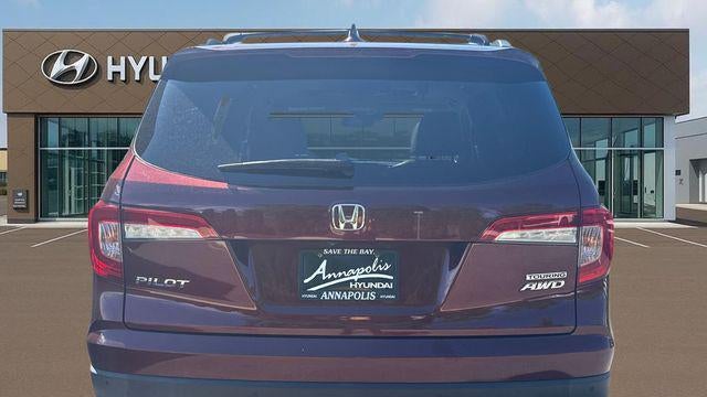 2019 Honda Pilot Touring w/Rear Captain's Chairs