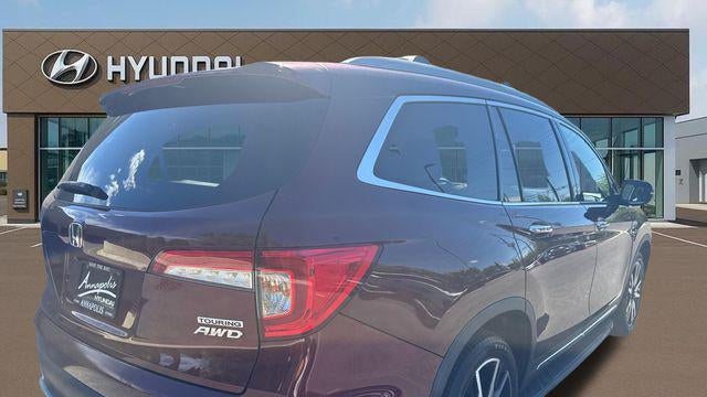 2019 Honda Pilot Touring w/Rear Captain's Chairs