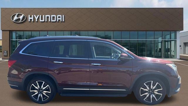 2019 Honda Pilot Touring w/Rear Captain's Chairs