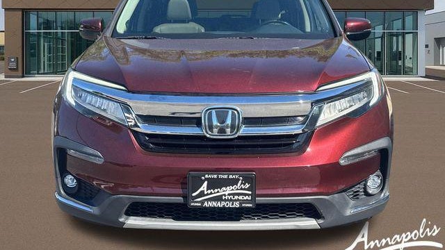 2019 Honda Pilot Touring w/Rear Captain's Chairs