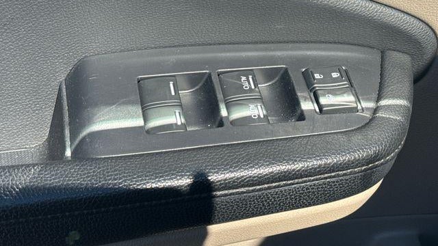 2019 Honda Pilot Touring w/Rear Captain's Chairs