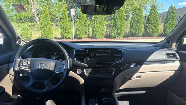 2019 Honda Pilot Touring w/Rear Captain's Chairs