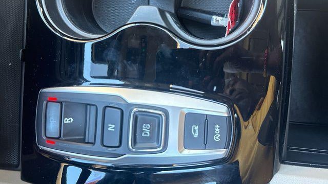 2019 Honda Pilot Touring w/Rear Captain's Chairs
