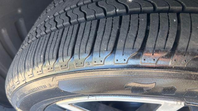 2019 Honda Pilot Touring w/Rear Captain's Chairs