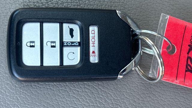 2019 Honda Pilot Touring w/Rear Captain's Chairs